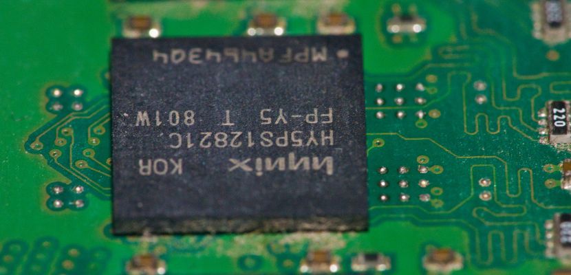 rom memory key characteristics