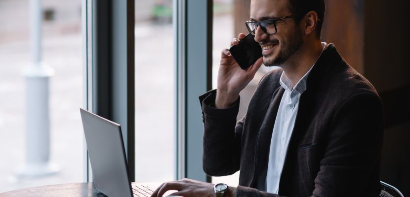 what is a deskless worker